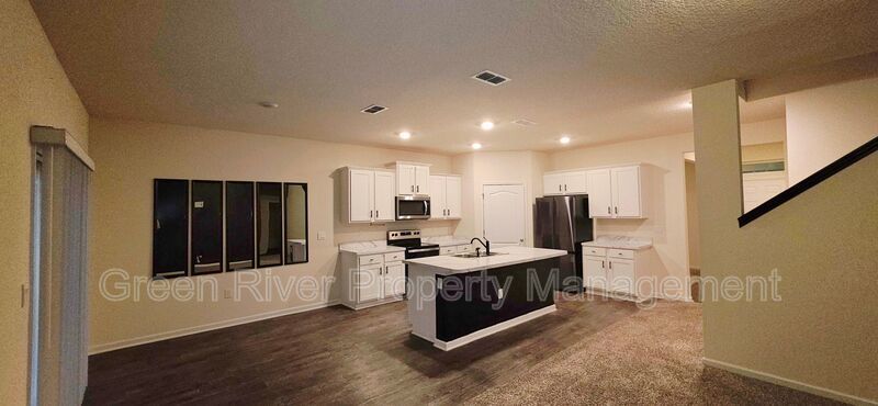 Warm Modern Living Steps from Spring Park—A Five-Bed Beauty with Space for Everyone!! property image