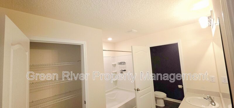 Warm Modern Living Steps from Spring Park—A Five-Bed Beauty with Space for Everyone!! property image