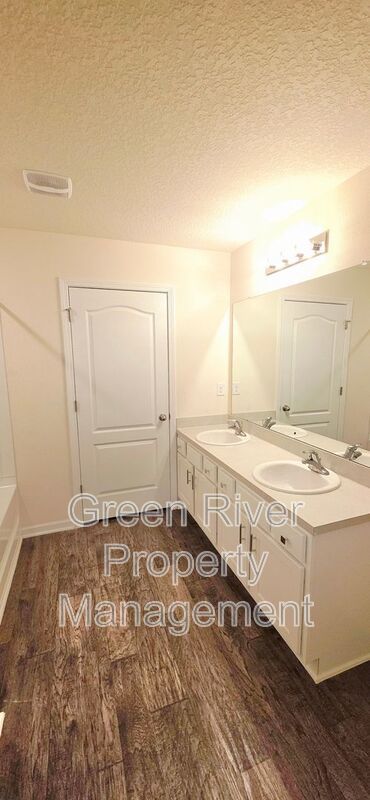 Warm Modern Living Steps from Spring Park—A Five-Bed Beauty with Space for Everyone!! property image