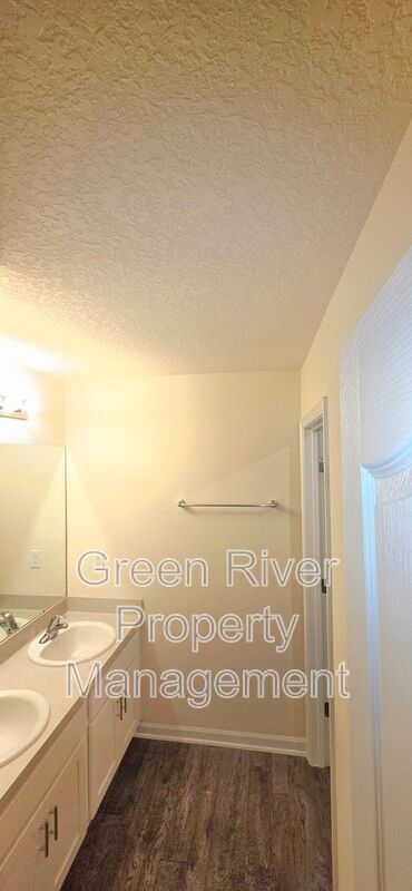 Warm Modern Living Steps from Spring Park—A Five-Bed Beauty with Space for Everyone!! property image