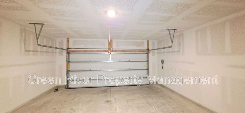 Warm Modern Living Steps from Spring Park—A Five-Bed Beauty with Space for Everyone!! property image