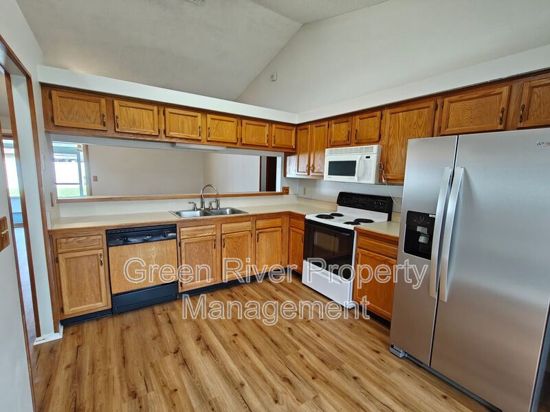 Beautiful 3BR/2BA Home with Garage, Screened Porch & Fenced Yard! property image