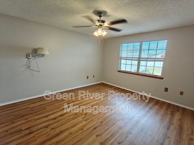 Beautiful 3BR/2BA Home with Garage, Screened Porch & Fenced Yard! property image