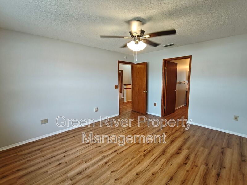 Beautiful 3BR/2BA Home with Garage, Screened Porch & Fenced Yard! property image