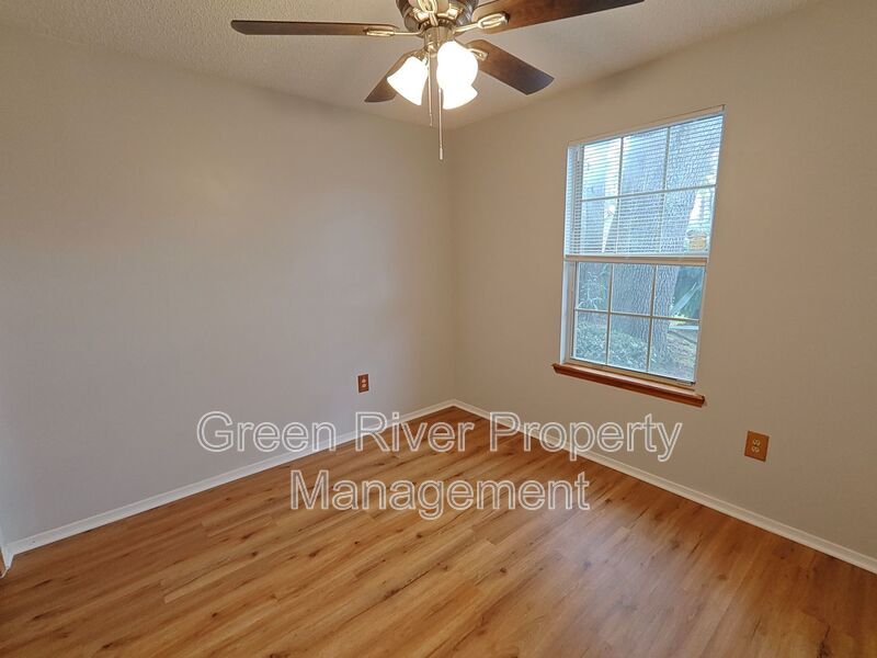 Beautiful 3BR/2BA Home with Garage, Screened Porch & Fenced Yard! property image