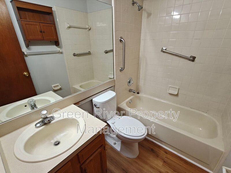 Beautiful 3BR/2BA Home with Garage, Screened Porch & Fenced Yard! property image