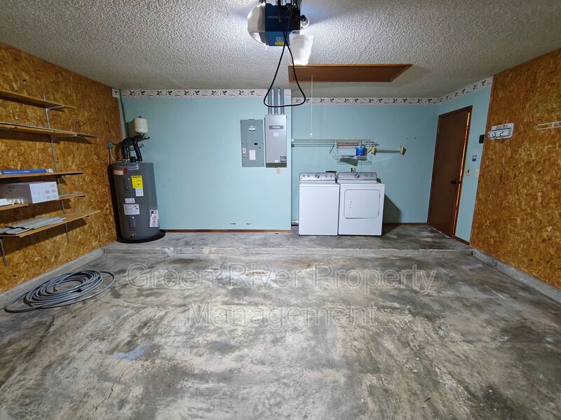 Beautiful 3BR/2BA Home with Garage, Screened Porch & Fenced Yard! property image