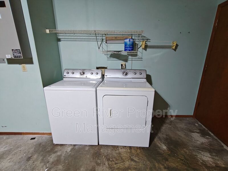 Beautiful 3BR/2BA Home with Garage, Screened Porch & Fenced Yard! property image