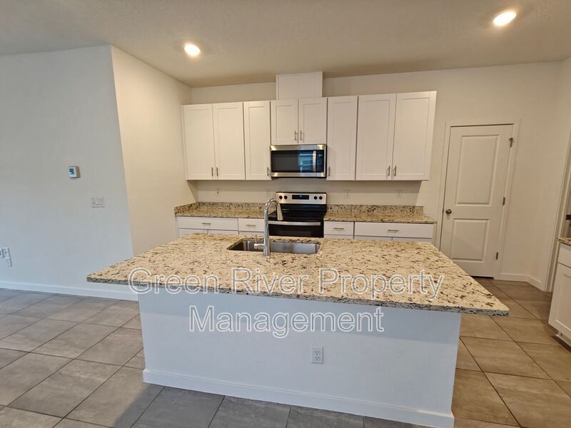 Beautiful 4-Bedroom Home for Rent in Green Cove Springs property image