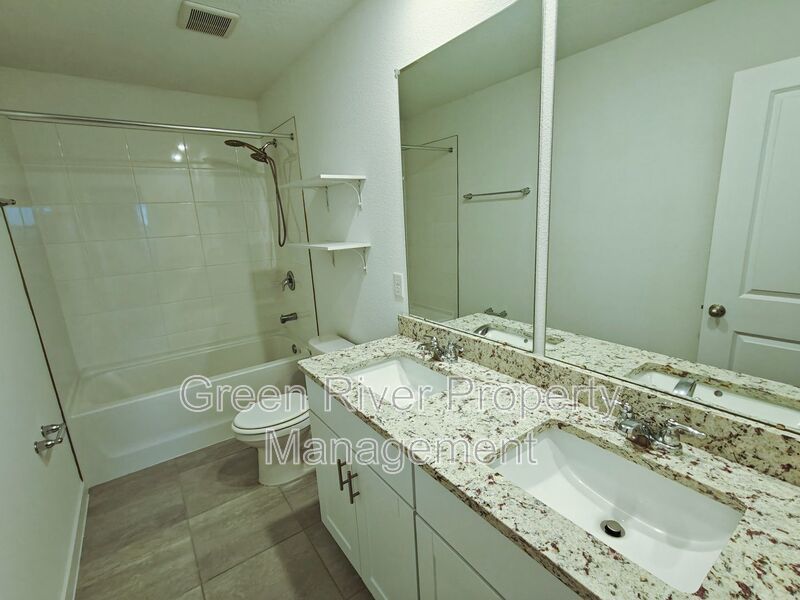 Beautiful 4-Bedroom Home for Rent in Green Cove Springs property image