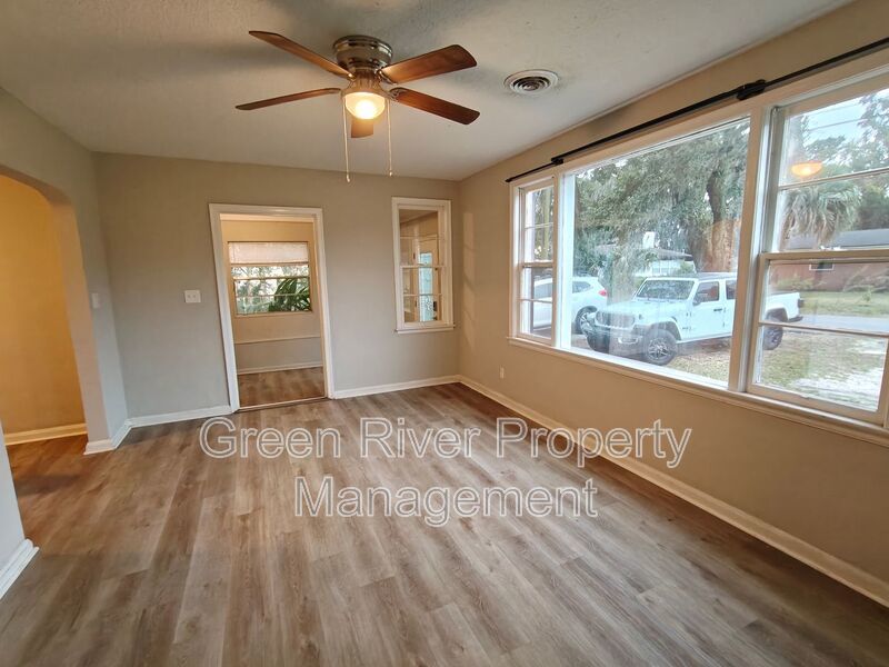Spacious 4-Bedroom Home with Updated Kitchen & Screened Patio property image