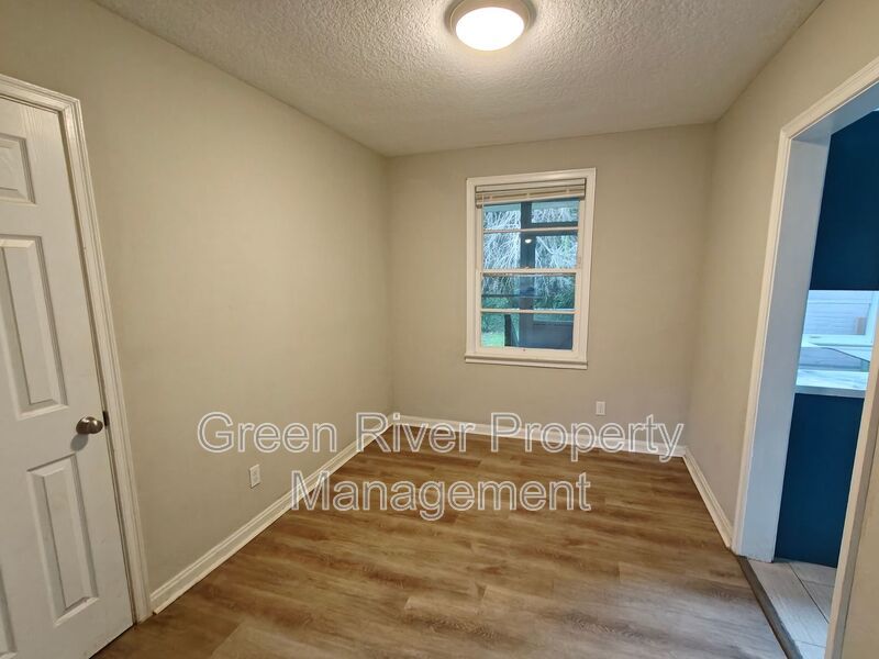 Spacious 4-Bedroom Home with Updated Kitchen & Screened Patio property image