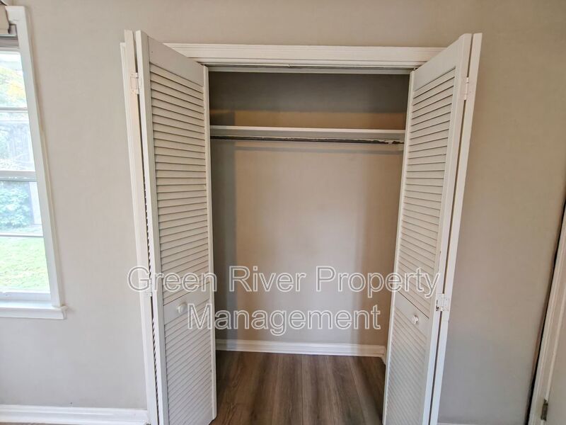 Spacious 4-Bedroom Home with Updated Kitchen & Screened Patio property image