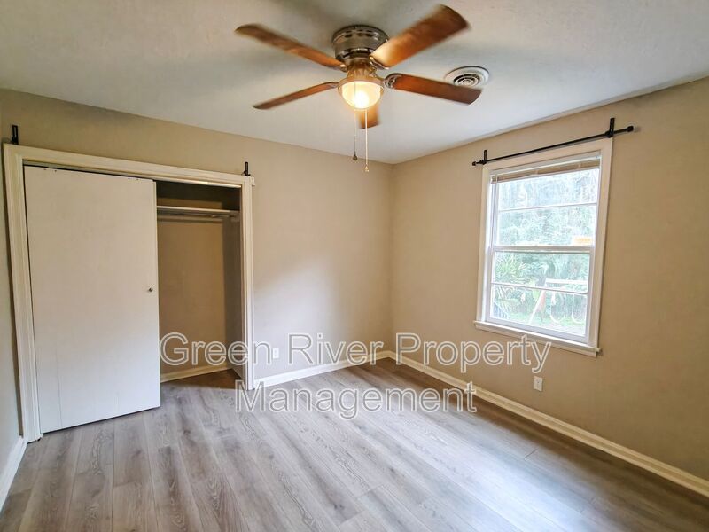 Spacious 4-Bedroom Home with Updated Kitchen & Screened Patio property image