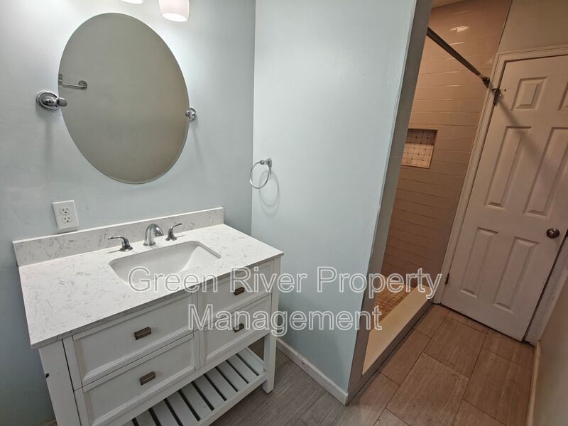 Spacious 4-Bedroom Home with Updated Kitchen & Screened Patio property image