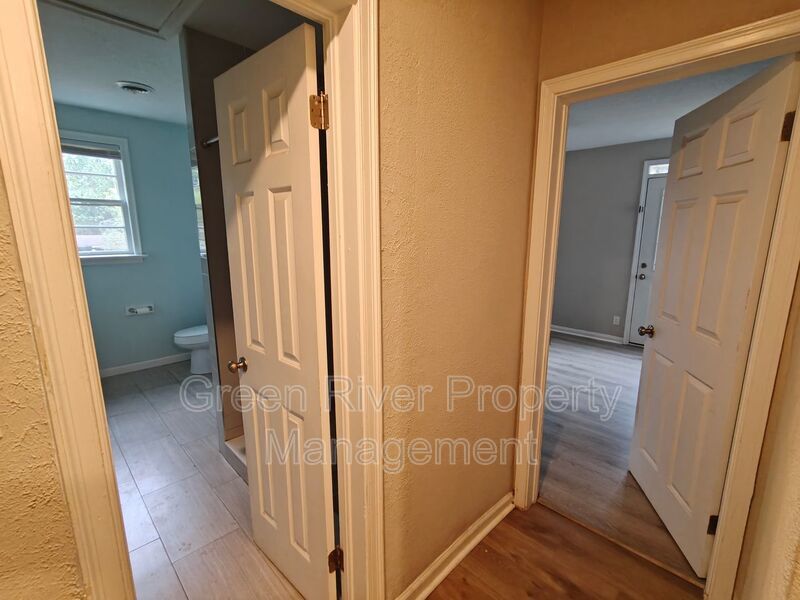 Spacious 4-Bedroom Home with Updated Kitchen & Screened Patio property image