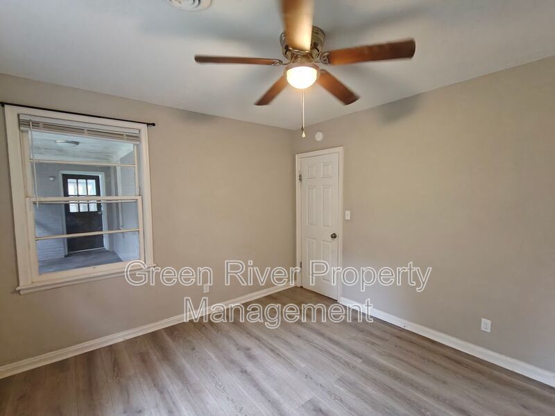 Spacious 4-Bedroom Home with Updated Kitchen & Screened Patio property image