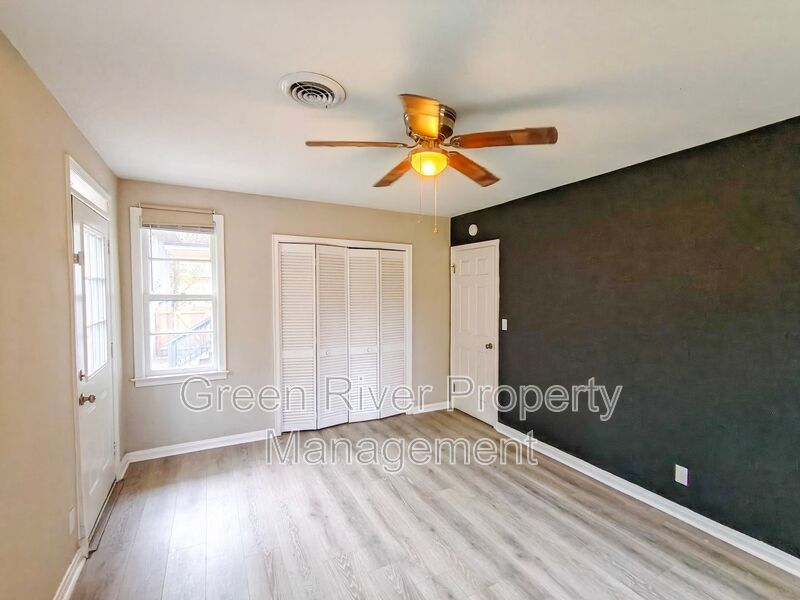 Spacious 4-Bedroom Home with Updated Kitchen & Screened Patio property image