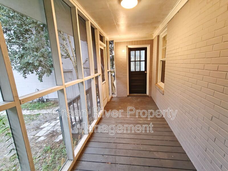 Spacious 4-Bedroom Home with Updated Kitchen & Screened Patio property image