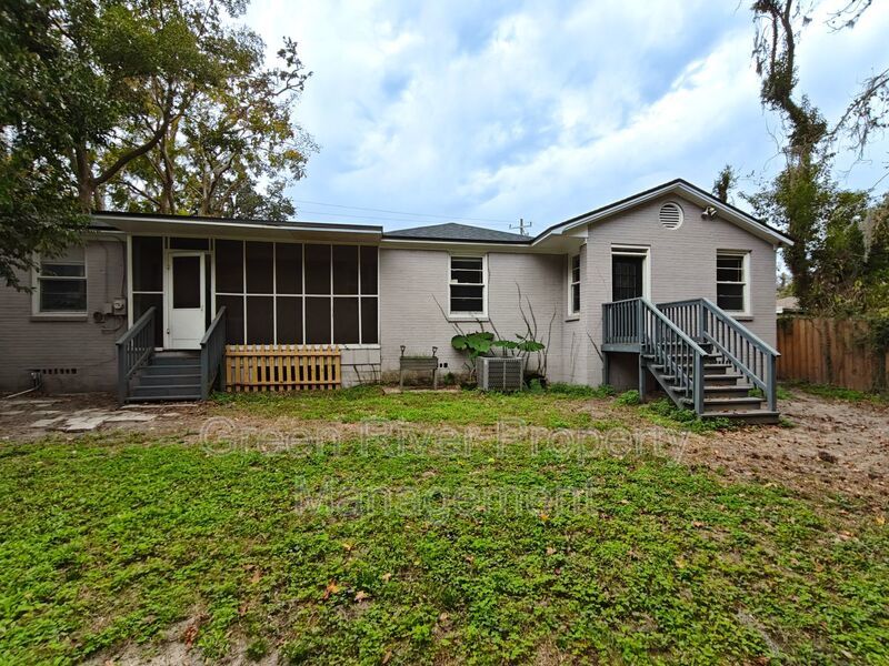 Spacious 4-Bedroom Home with Updated Kitchen & Screened Patio property image