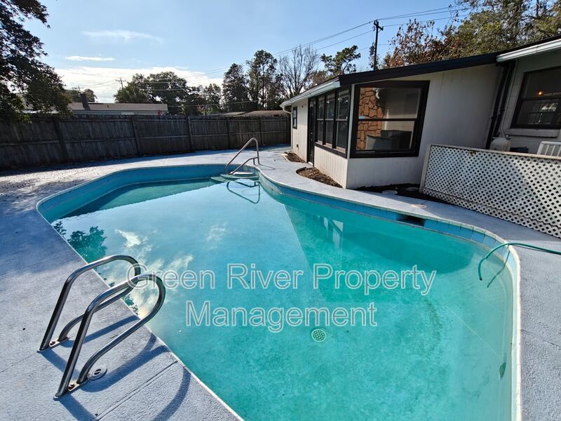 Charming 3BR Pool Home in Orange Park! property image