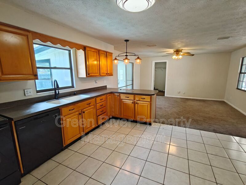 Charming 3BR Pool Home in Orange Park! property image