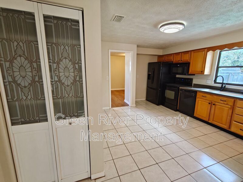 Charming 3BR Pool Home in Orange Park! property image