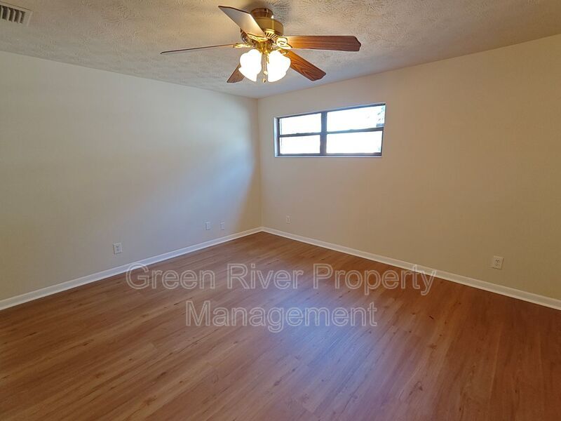 Charming 3BR Pool Home in Orange Park! property image