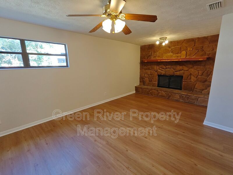 Charming 3BR Pool Home in Orange Park! property image