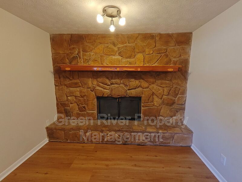 Charming 3BR Pool Home in Orange Park! property image