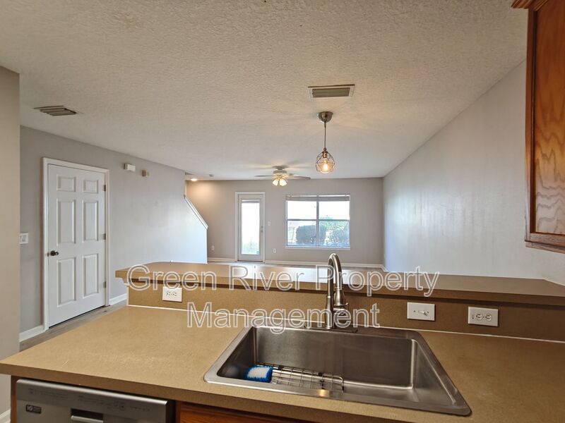3 Bedroom, 2.5 Bathroom Townhome located in Fleming Island!! property image