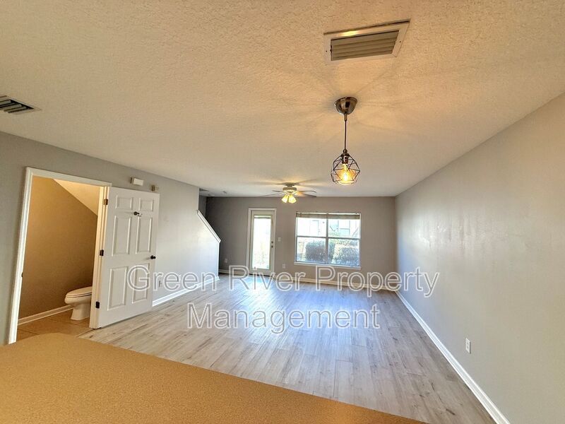 3 Bedroom, 2.5 Bathroom Townhome located in Fleming Island!! property image
