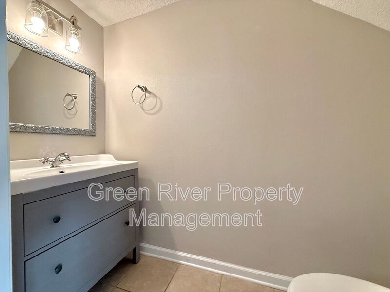 3 Bedroom, 2.5 Bathroom Townhome located in Fleming Island!! property image