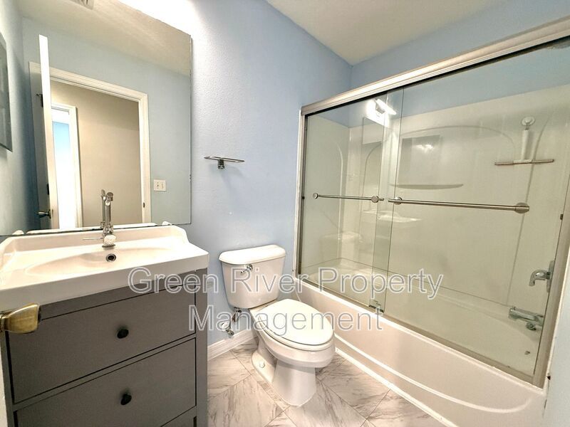 3 Bedroom, 2.5 Bathroom Townhome located in Fleming Island!! property image