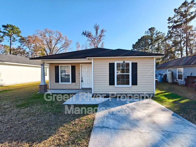 Spacious 4-Bedroom Home with Fenced Yard & Pet-Friendly Living property image