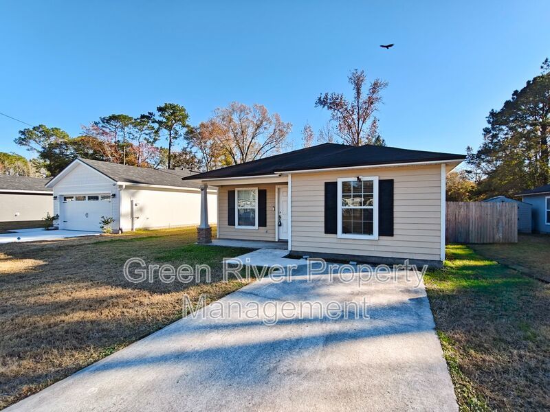 Spacious 4-Bedroom Home with Fenced Yard & Pet-Friendly Living property image