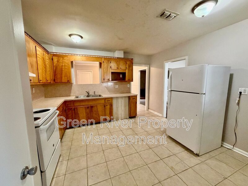 Spacious & Stylish 4-Bedroom Retreat with Den, Fireplace in Spring Park! property image