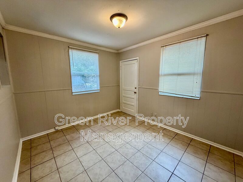 Spacious & Stylish 4-Bedroom Retreat with Den, Fireplace in Spring Park! property image
