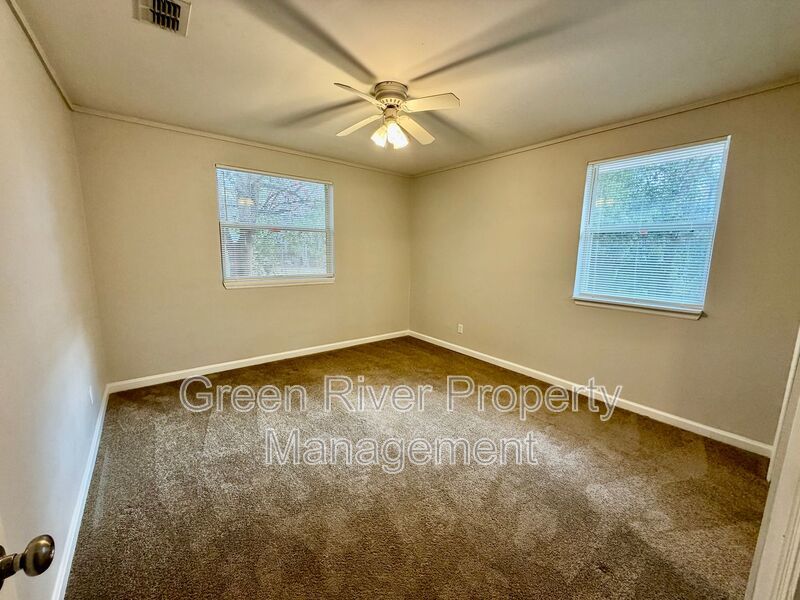 Spacious & Stylish 4-Bedroom Retreat with Den, Fireplace in Spring Park! property image