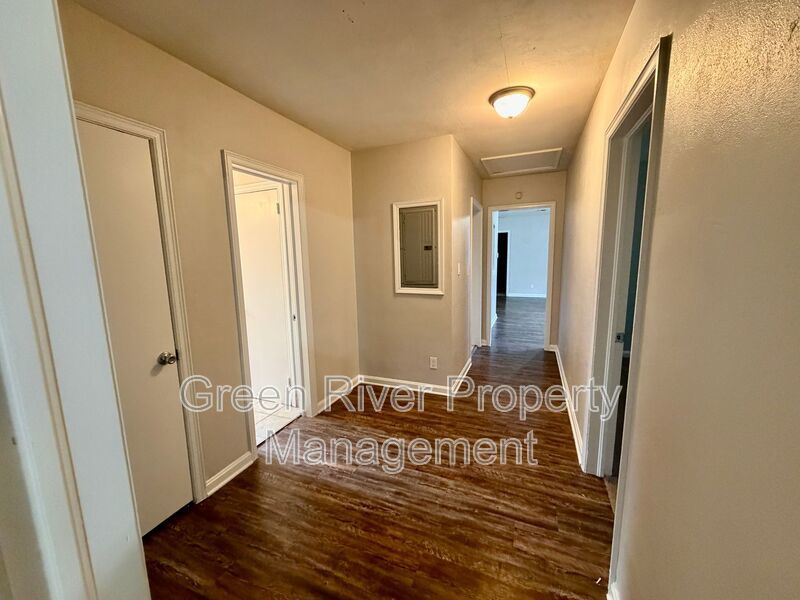 Spacious & Stylish 4-Bedroom Retreat with Den, Fireplace in Spring Park! property image