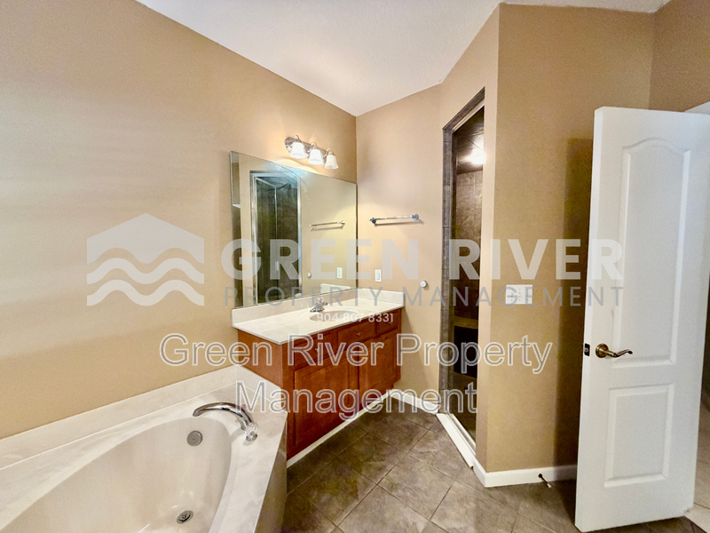 Luxury Living in The Oaks at Oakleaf – 4BR Retreat & Resort-Style Amenities property image