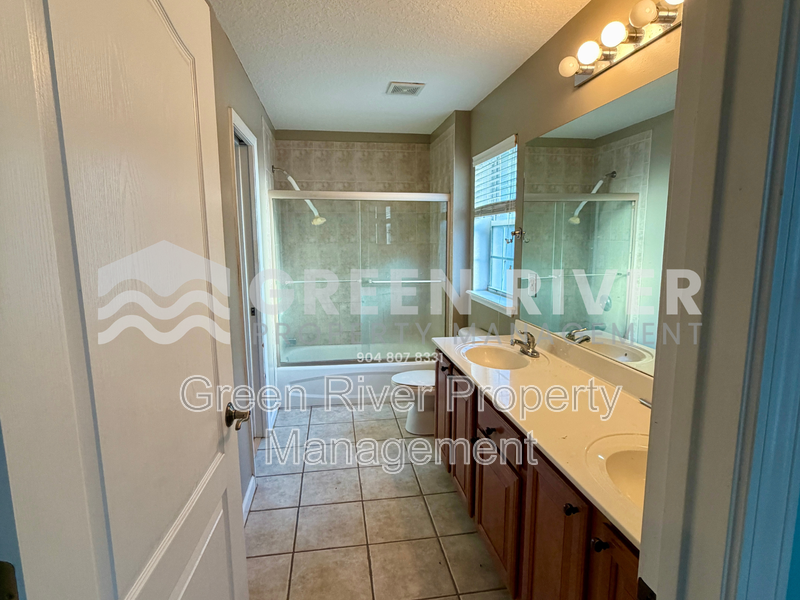 Luxury Living in The Oaks at Oakleaf – 4BR Retreat & Resort-Style Amenities property image