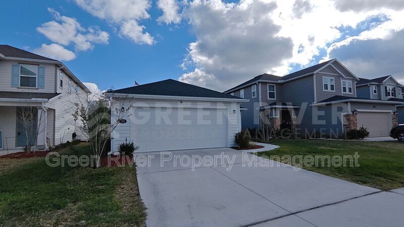 Where Comfort Meets Convenience – Spacious 3/2 with Pond View property image