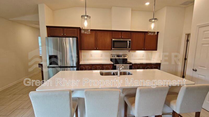 Where Comfort Meets Convenience – Spacious 3/2 with Pond View property image