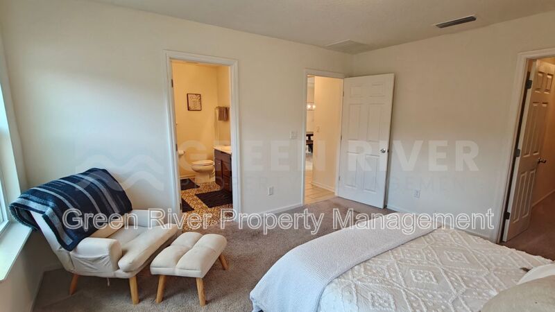 Where Comfort Meets Convenience – Spacious 3/2 with Pond View property image