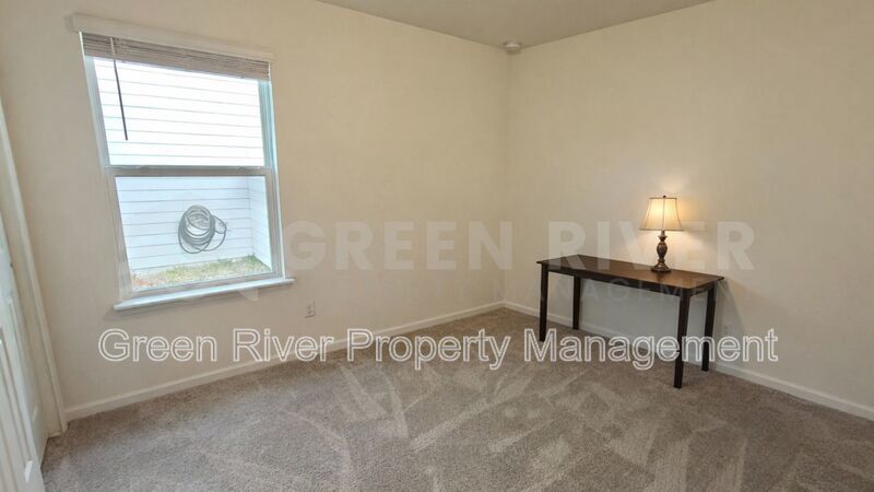 Where Comfort Meets Convenience – Spacious 3/2 with Pond View property image