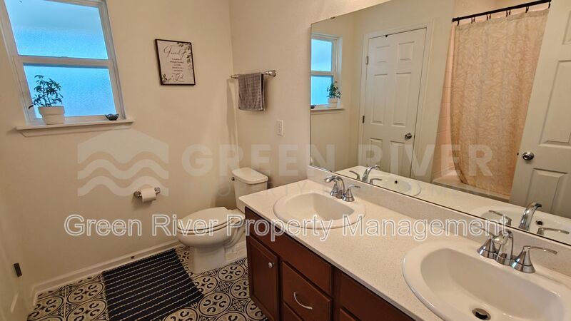 Where Comfort Meets Convenience – Spacious 3/2 with Pond View property image