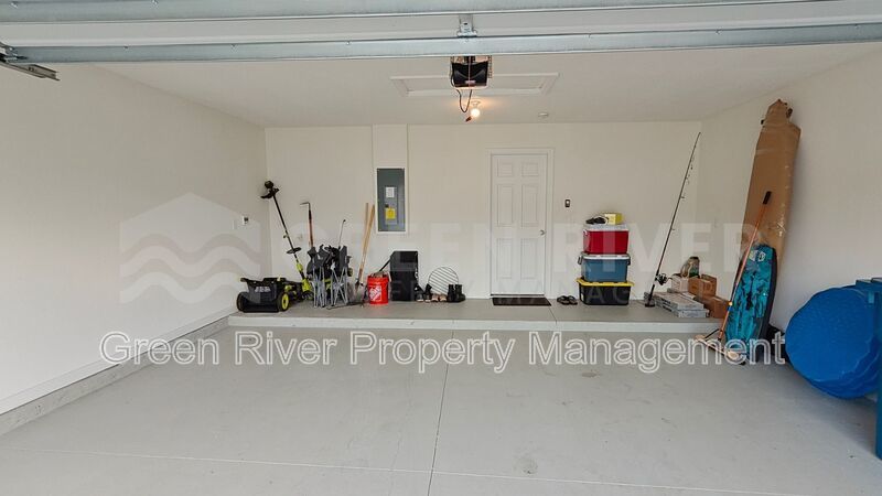 Where Comfort Meets Convenience – Spacious 3/2 with Pond View property image