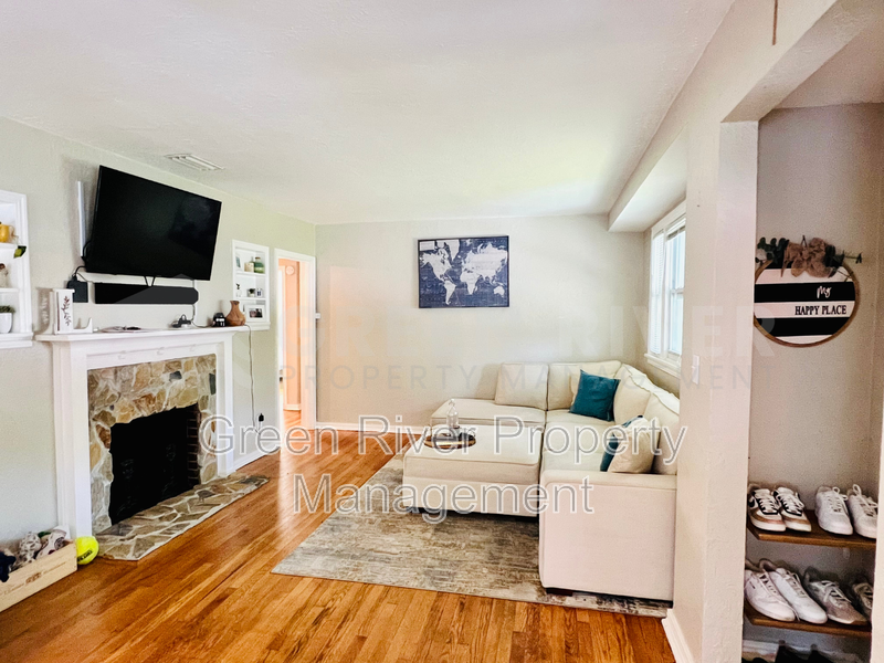 Charming 2 bedroom, 2 bathrroom, Bungalow with Modern Upgrades in Fishweir District! property image