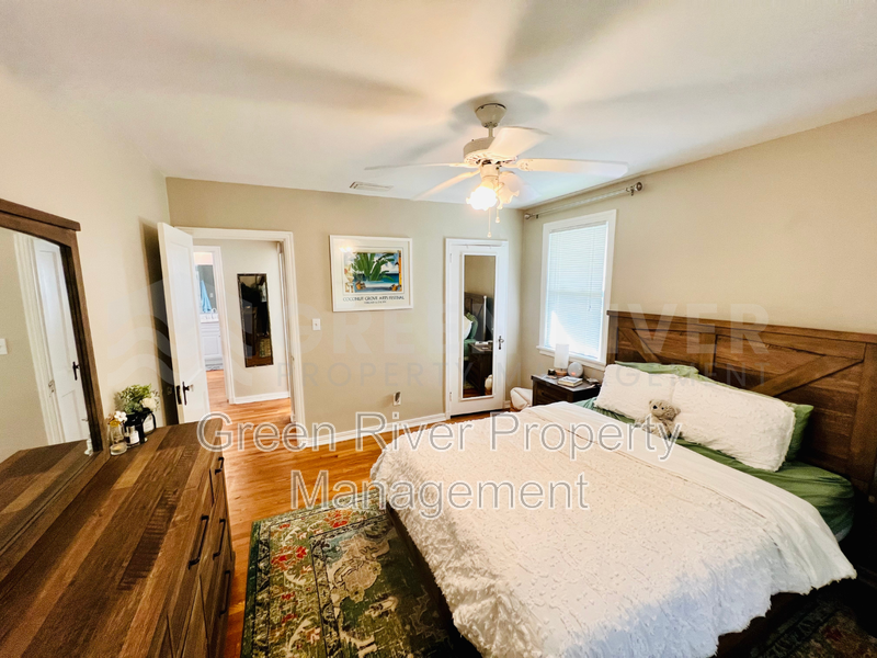 Charming 2 bedroom, 2 bathrroom, Bungalow with Modern Upgrades in Fishweir District! property image